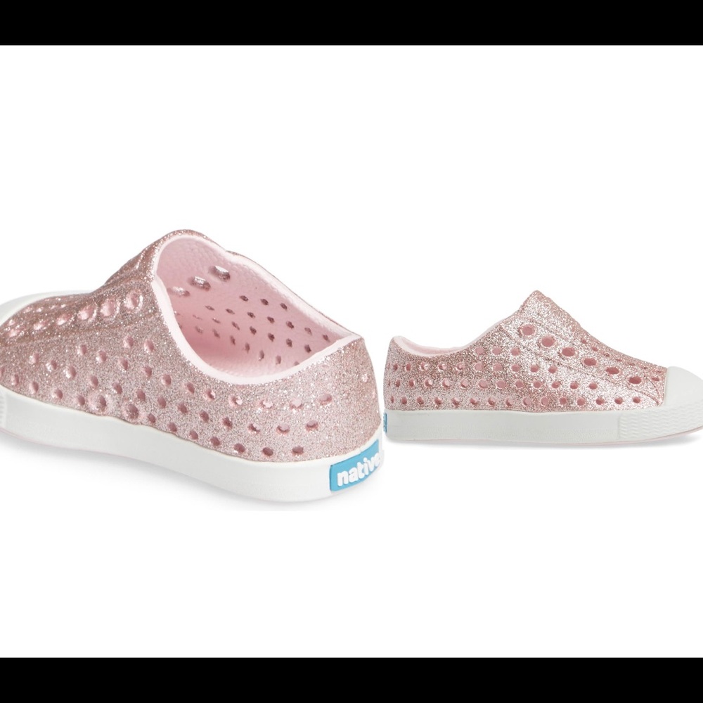 Native Jefferson Bling Pink shoes.... great condition.